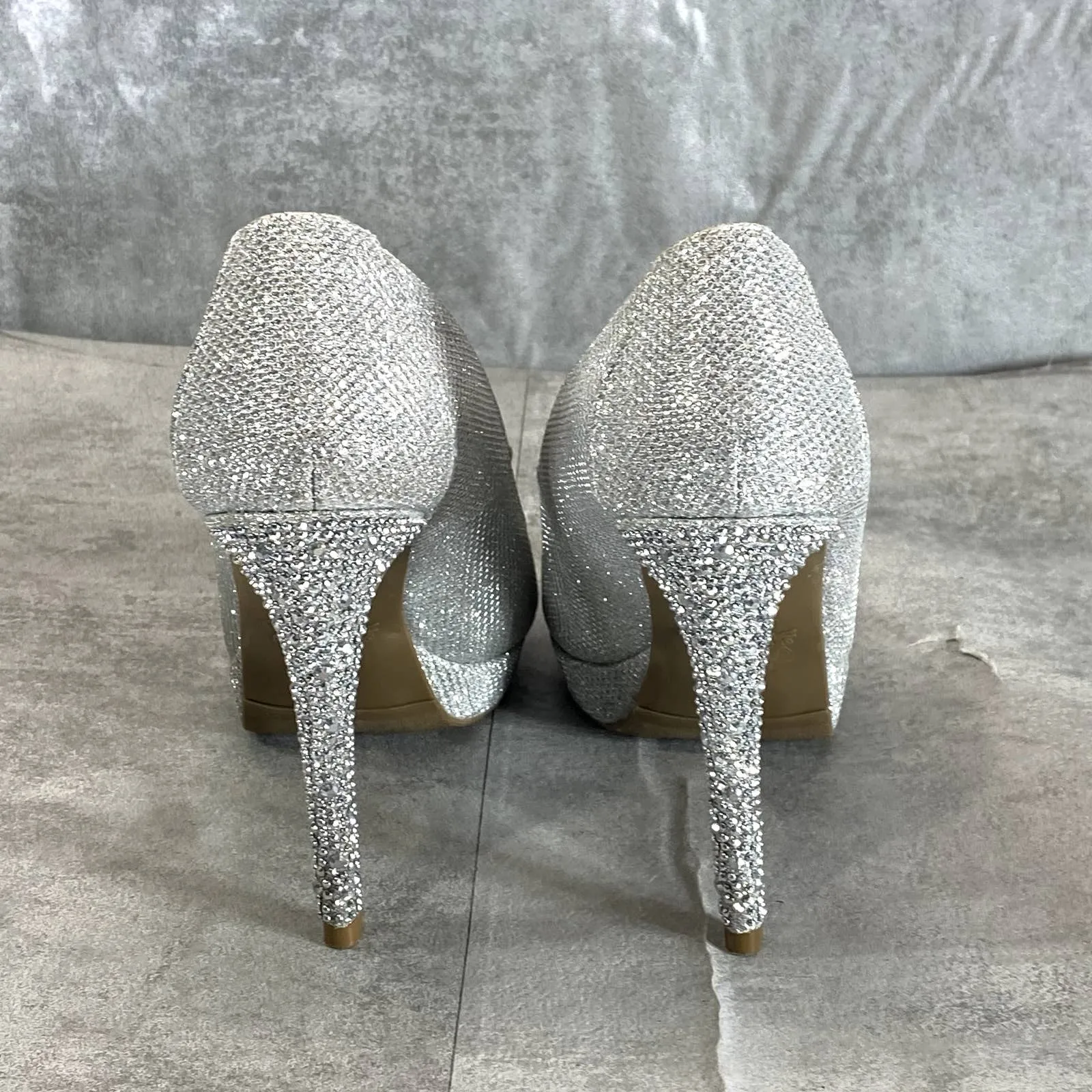 THALIA SODI Women's Silver Rhinestone Embellished Lenna Stiletto Pumps SZ 5