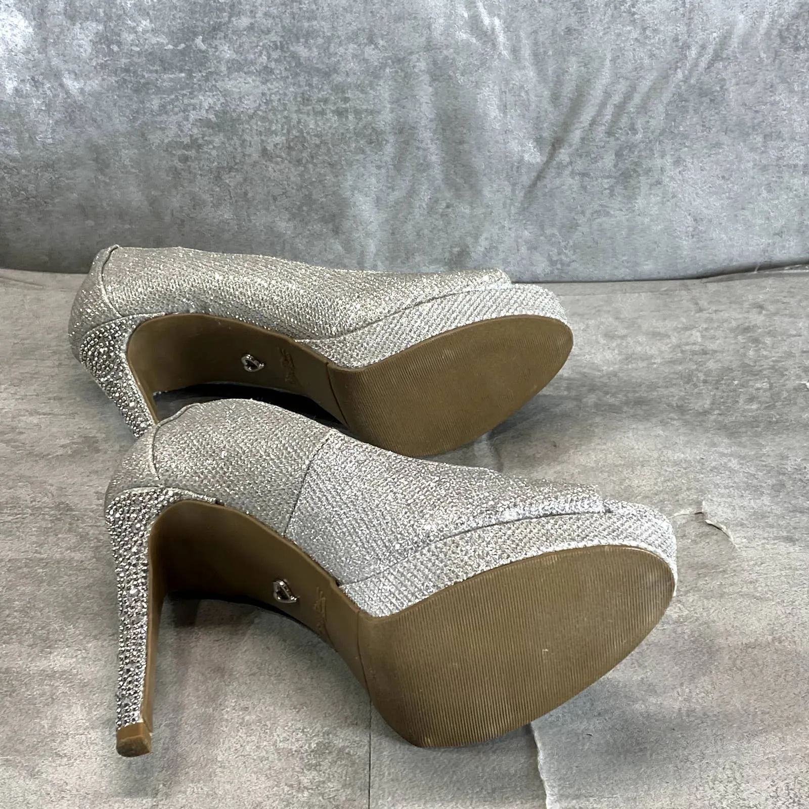 THALIA SODI Women's Silver Rhinestone Embellished Lenna Stiletto Pumps SZ 5